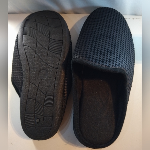 Slippers - Picture 3 of 4